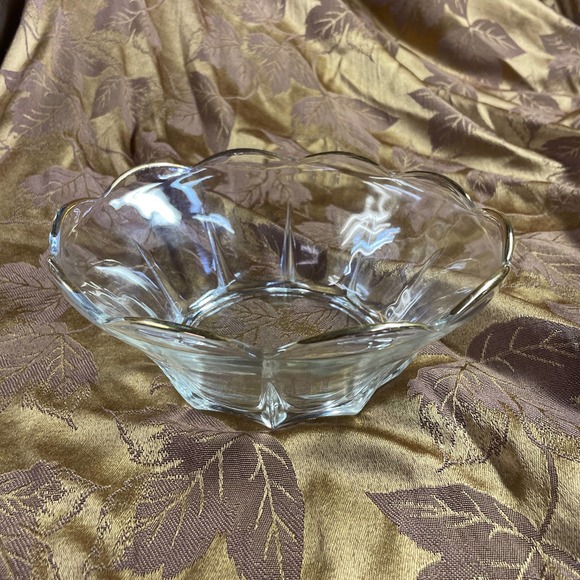 Vintage Scallop Glass Bowl - Picture 1 of 4